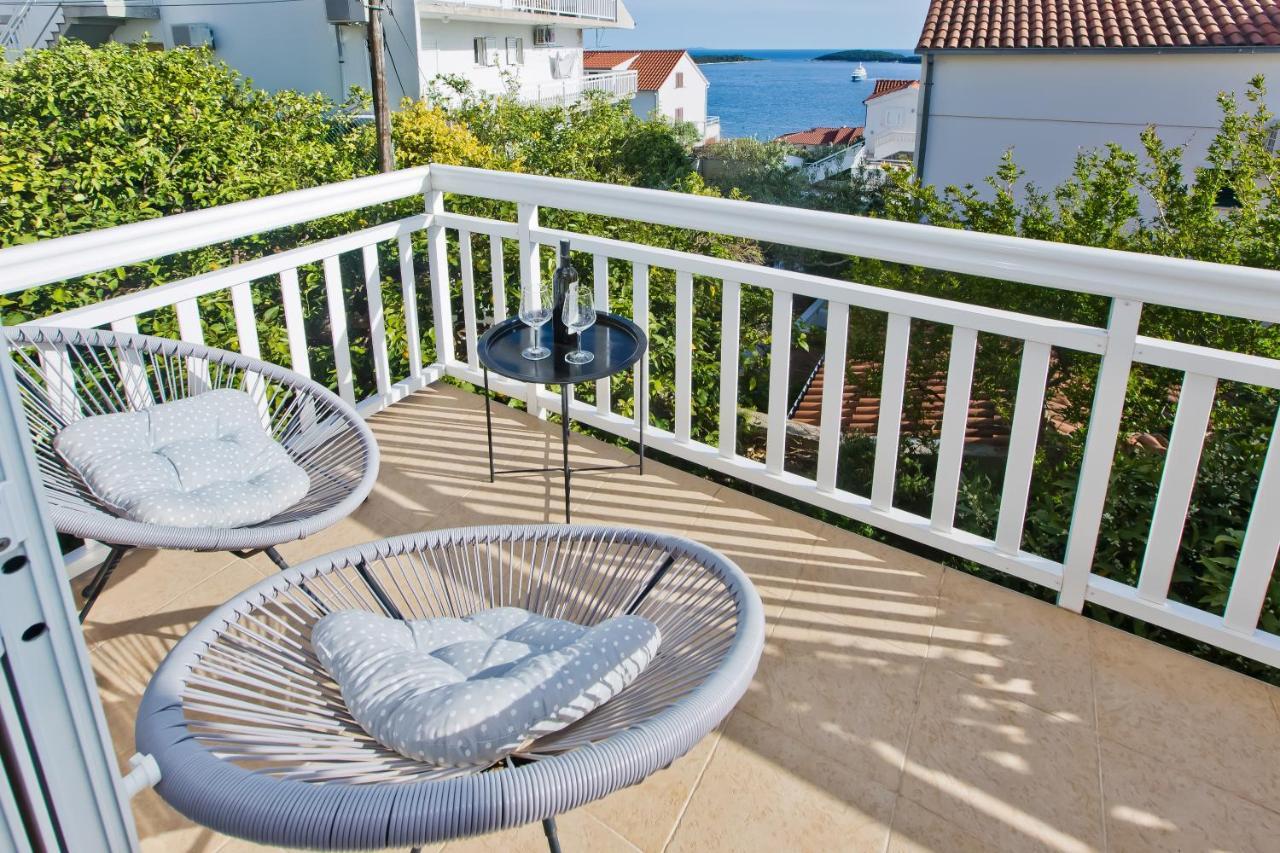Apartments Anita ฮวาร์ ภายนอก รูปภาพ